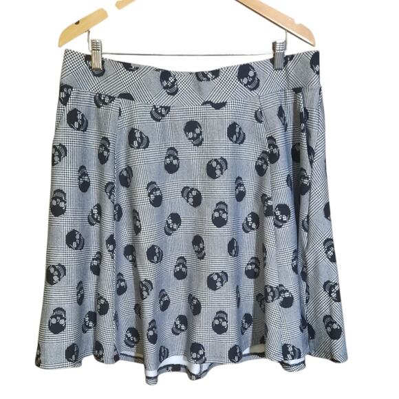 Torrid Retro Chic Collection Womens Black Mini Skater Skull Print Skirt Size 1X - Picture 1 of 7